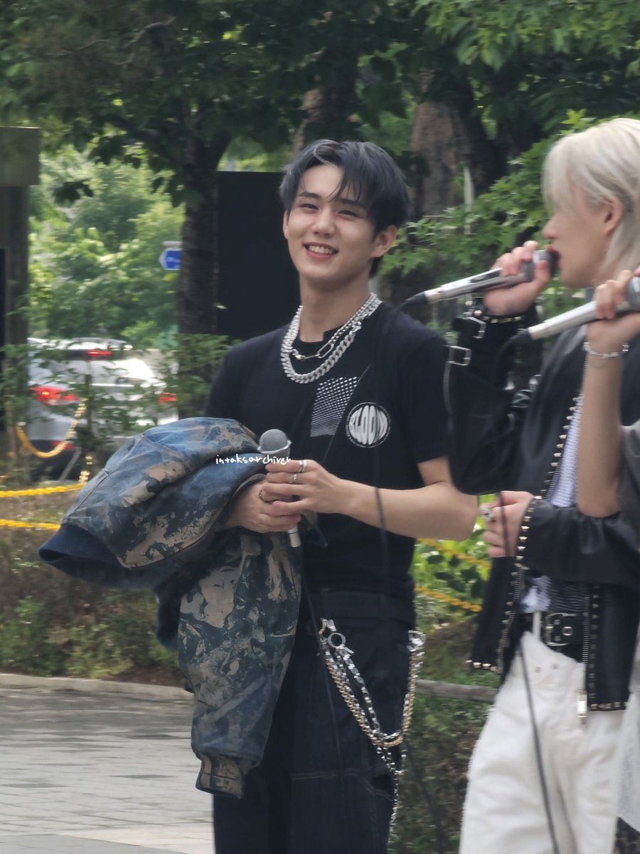 intaksarchive's tweet photo. the most beautiful smile in this world ^-^
#AmazingArtistIntak #BestPerformerIntak #EveryColorOfIntak #인탁_고생했어_잘했어 #ThankYouHwangIntak https://t.co/sUIVKJ2i5U