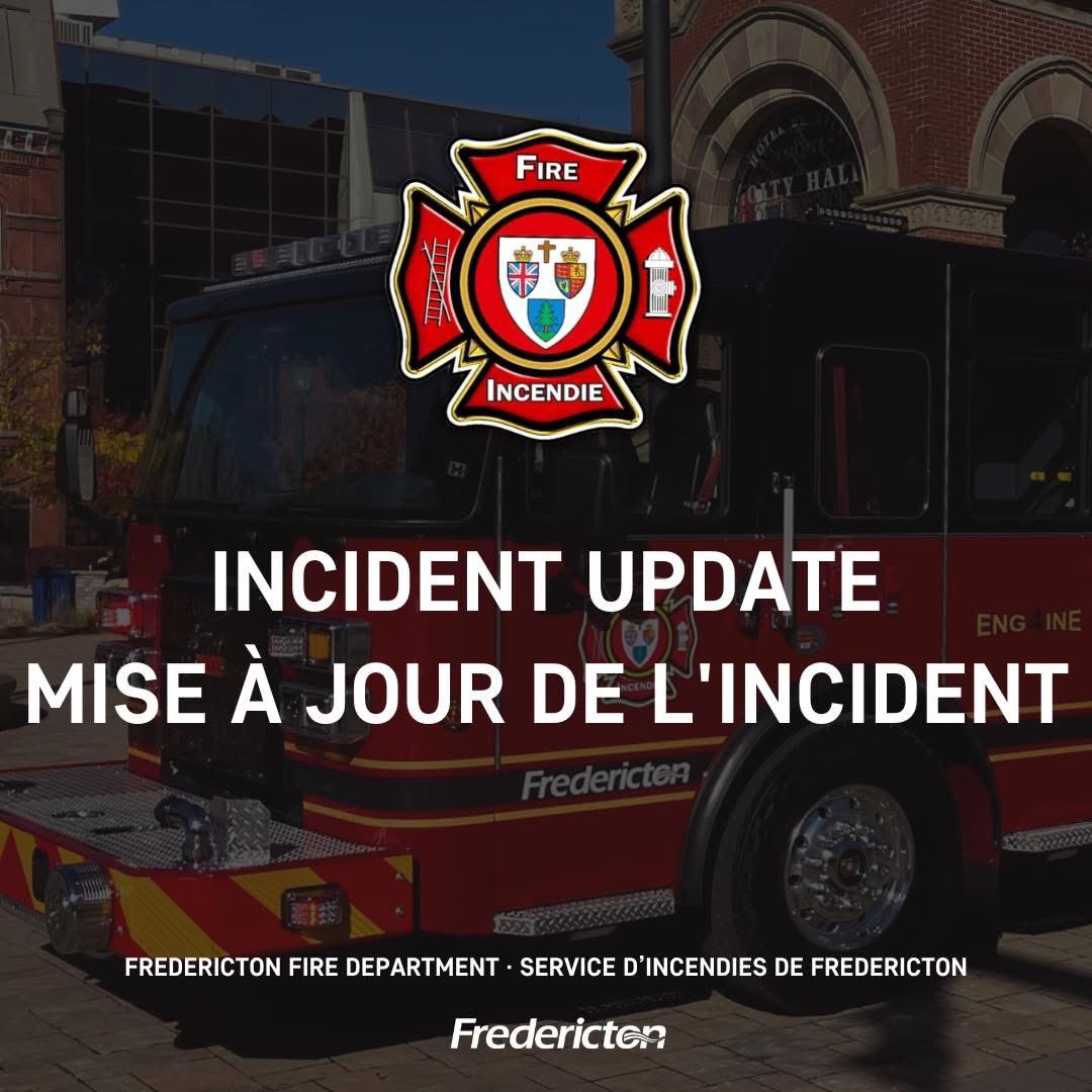 VilleFredFeu's tweet photo. Les équipes de pompiers de Fredericton s'occupent d'un feu de forêt derrière le Walmart, dans le quartier nord de la ville. Les équipes ont circonscrit l'incendie et sont en train d'éteindre les points chauds. https://t.co/1l6mPnwkg2