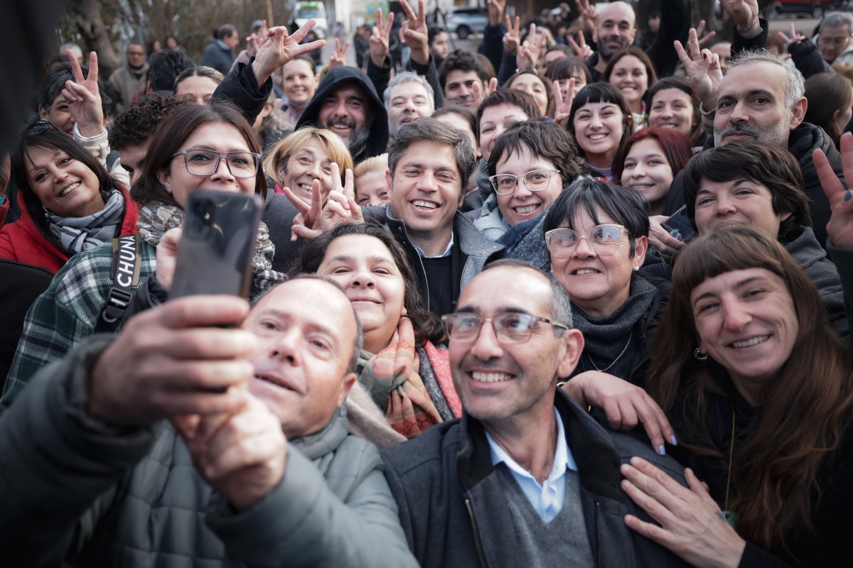 Es un orgullo venir a #Azul para poner en funcionamiento un nuevo laboratorio en el Hospital Provincial Materno Infantil, entregar una ambulancia y el equipamiento que necesitaban para mejorar las prestaciones del sistema de salud local.

Acá no hace falta la motosierra, sino más