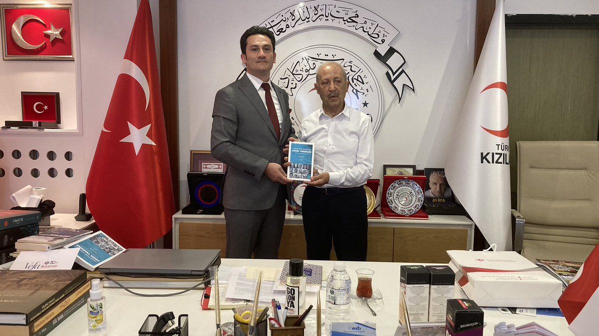 Türkiye Yazarlar Birliği’nin en eski üyelerinden biri olan, siyasetçi ve yazar, Kızılay Ankara Başkanı Mehmet Sılay Bey’i ziyaret edip, geçmiş olsun dileklerimizi ilettik. Değerli başkanıma nazik misafirperverliği dolayısıyla teşekkür ediyor, çalışmalarında başarılar diliyorum.