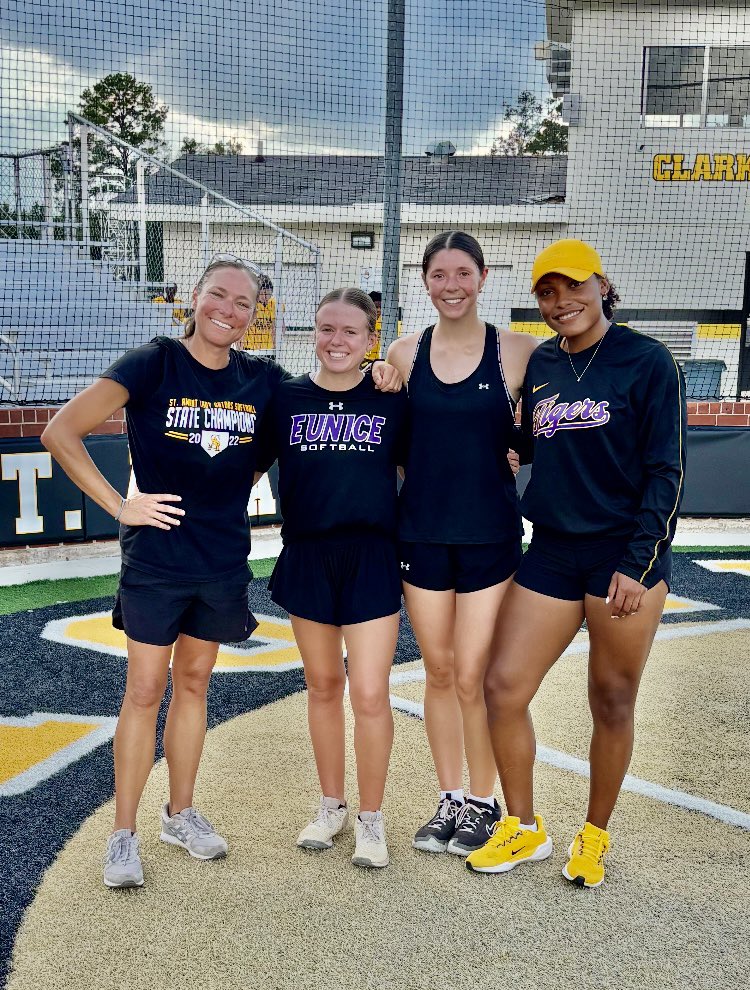 _STAsoftball's tweet image. We love having them back to get work in!Tradition Never Graduates!