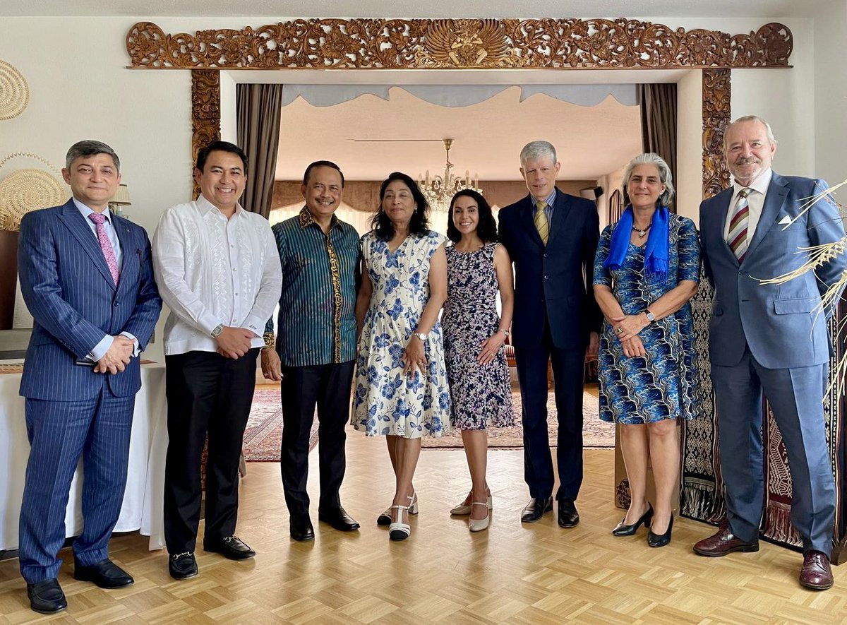 schellenberg_g's tweet image. Few weeks ago, were honored to join Ambassador Ngurah Swajaya and his gracious wife, Swi, for a delightful evening, highlighted by their exquisite traditional Indonesian cuisine.
@IndonesiainBern 
@SwissMFAasia