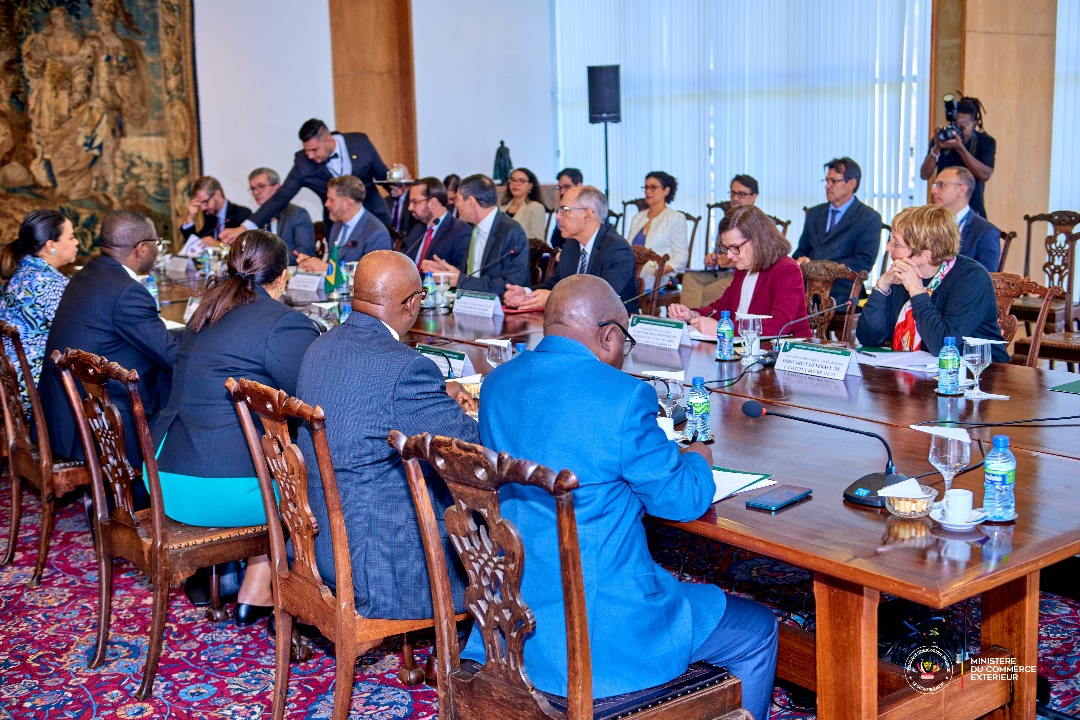 MbulukuMoise's tweet image. L’ #ANAPI @InvestirRdc  et l'#ANAPEX sont appelées à concrétiser cette vision ambitieuse en travaillant avec leurs homologues du #MERCOSUR.

Le Gouvernement salue l’appui stratégique des ambassades congolaises dans la région,qui ont brillamment préparé le terrain.

#FIN