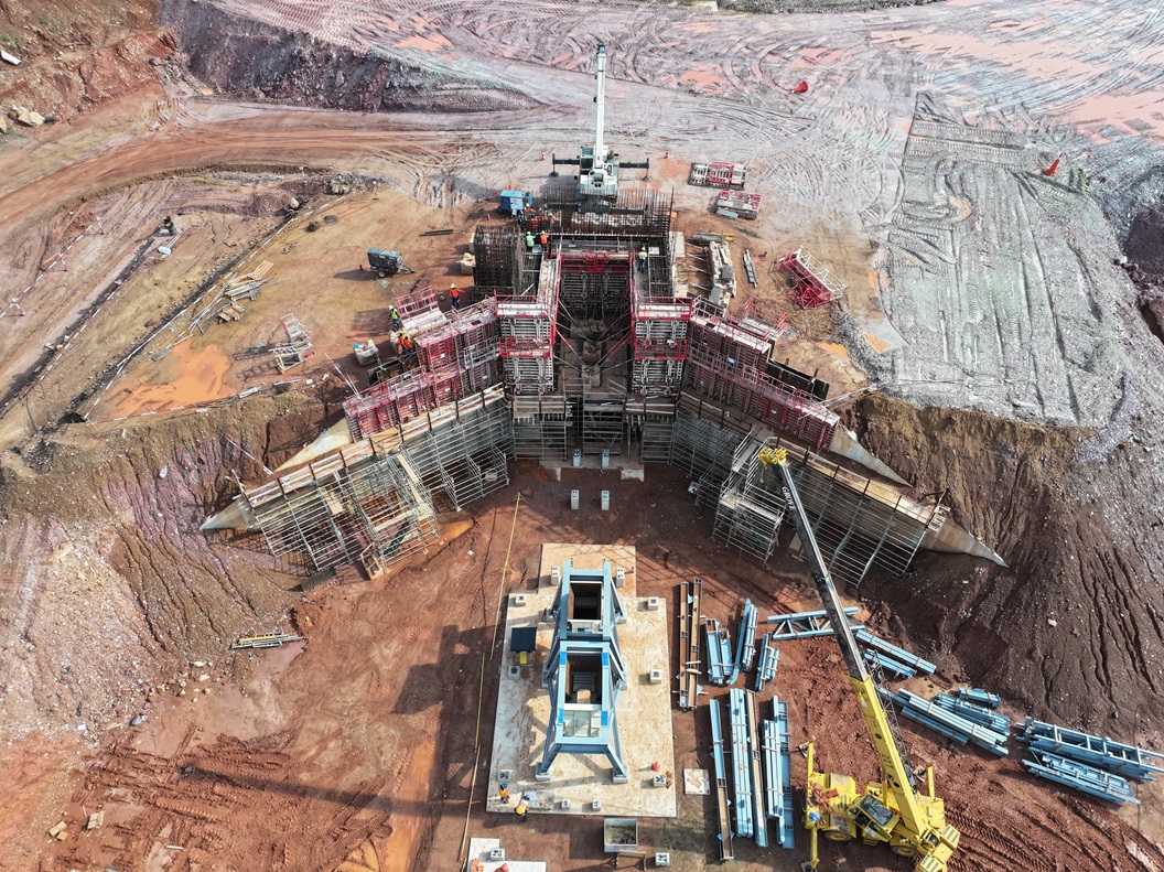 $ORE.TO $ORE.A $ORZCF's August 2025 Bomboré Hard Rock Construction video is a thing of beauty! 

Just wait until you see the 9.0MW SAG mill being installed - that's a seriously tall crane!

📽️Watch it here: youtube.com/watch?v=bgMjFq…