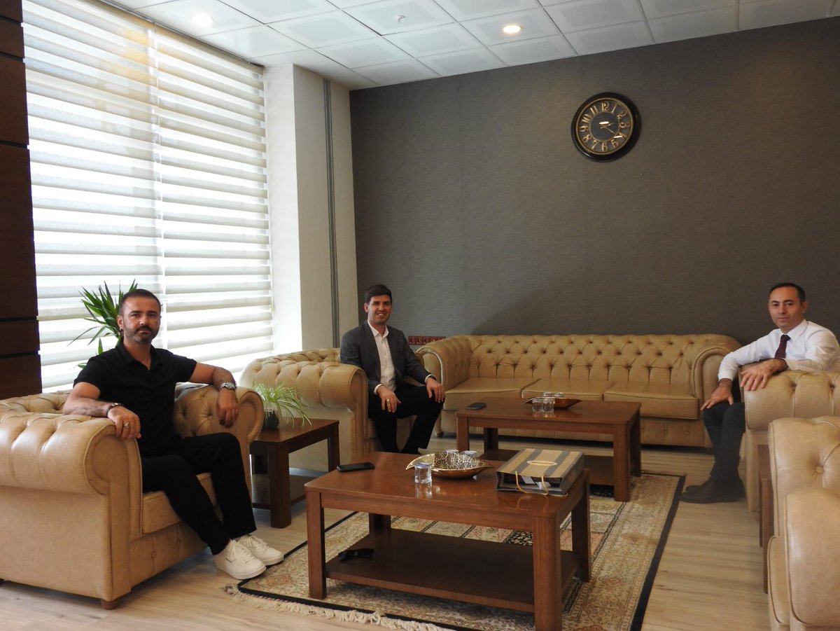 TCLuleburgaz's tweet photo. Bir Önceki Dönem Adalet ve Kalkınma Partisi İl Genel Meclis Üyesi Hüseyin TUZCU ve Belediye Meclis Üyesi Ömer AYDIN, Kaymakamımız Kemal YILDIZ' a hayırlısı olsun ziyaretinde bulundular. https://t.co/D61HExnKGL