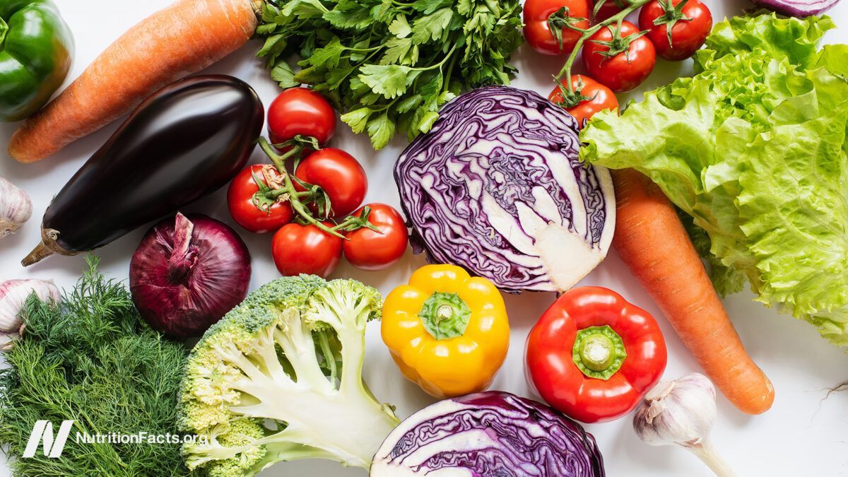 nutrition_facts's tweet photo. The first study in history on the incidence of stroke in vegetarians and vegans suggests they may be at higher risk. https://t.co/lYoXQZe2dH https://t.co/lLhs8SdlOo