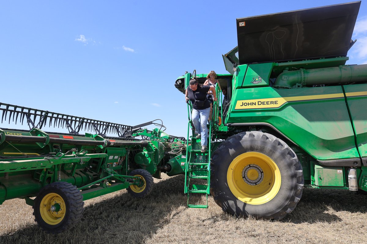 Western Tractor tweet media