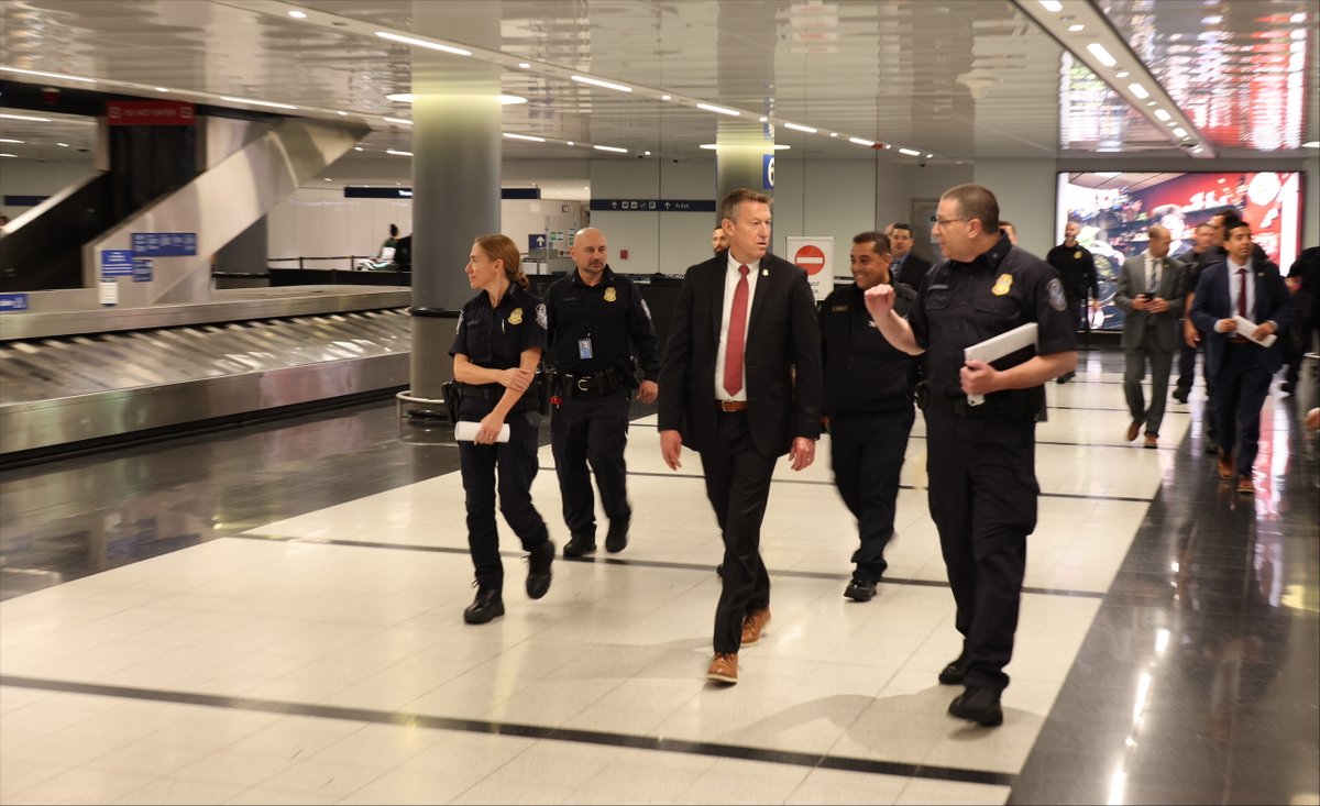 (A)Executive Asst. Commissioner Diane J. Sabatino (@ofoeac) on Twitter photo Peak summer travel is here & <a href="/DFOChicago/">Director of Field Operations Chicago</a> officers are busy! Great to join <a href="/CBPCommissioner/">CBP Commissioner Rodney Scott</a> to see them in action. Implementation of Enhanced Passenger Processing tech streamlines lawful travel & ensures officers have the tools they need to do their important work. #OFOProud🇺🇸 Peak summer travel is here & <a href="/DFOChicago/">Director of Field Operations Chicago</a> officers are busy! Great to join <a href="/CBPCommissioner/">CBP Commissioner Rodney Scott</a> to see them in action. Implementation of Enhanced Passenger Processing tech streamlines lawful travel & ensures officers have the tools they need to do their important work. #OFOProud🇺🇸