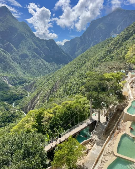 GTolantongo's tweet photo. Paisajes que enamoran a primera vista perfecto para desconectar y recargar energías 🏞️💦☀️🌵

#unoasisasualcance
#grutastolantongo
#RinconesUnicos #Relajación #BellezaÚnica #MomentosÚnicos #PazNatural #ConexiónConLaNaturaleza #DestinosDeEnsueño #Experience #ParaísoNatural https://t.co/TxyomVEEm0