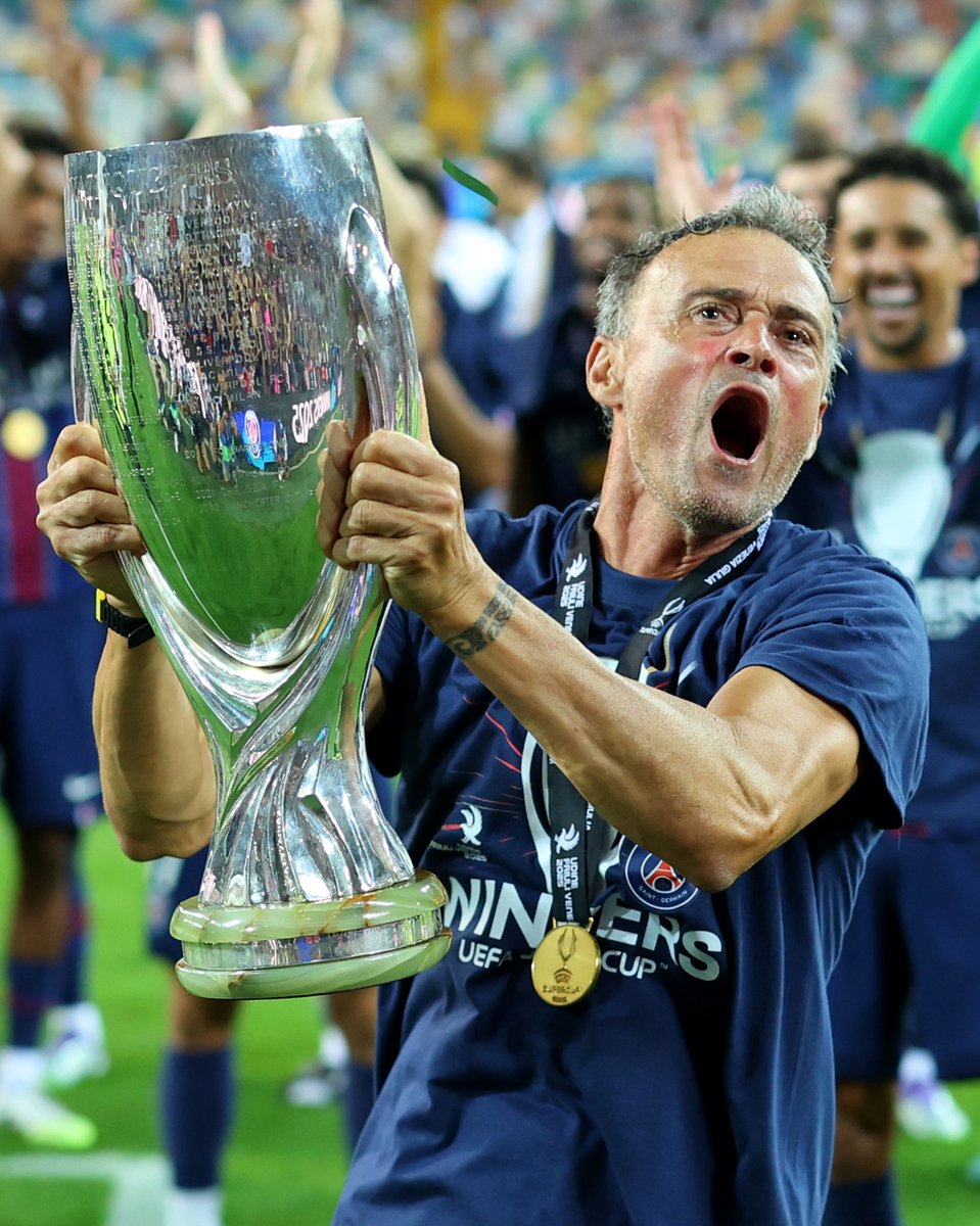 Leading from the sidelines 🏆

#SuperCup