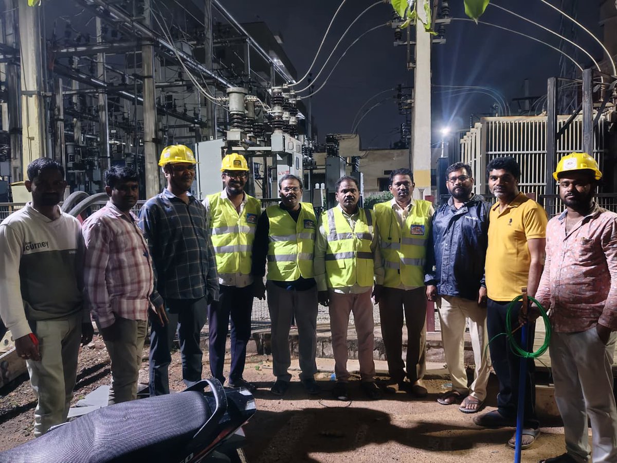 tgspdcl's tweet image. ⚡️⚡️TGSPDCL teams -On the Field⚡️⚡️

@TelanganaCMO @revanth_anumula @Bhatti_Mallu @musharraf_ias

#QuickResponse #UninterruptedPower #PowerRestoration #RainOrShine #KeepingLightsOn #EnergyOnDuty #AlwaysOnCall #ServiceBeyondWeather