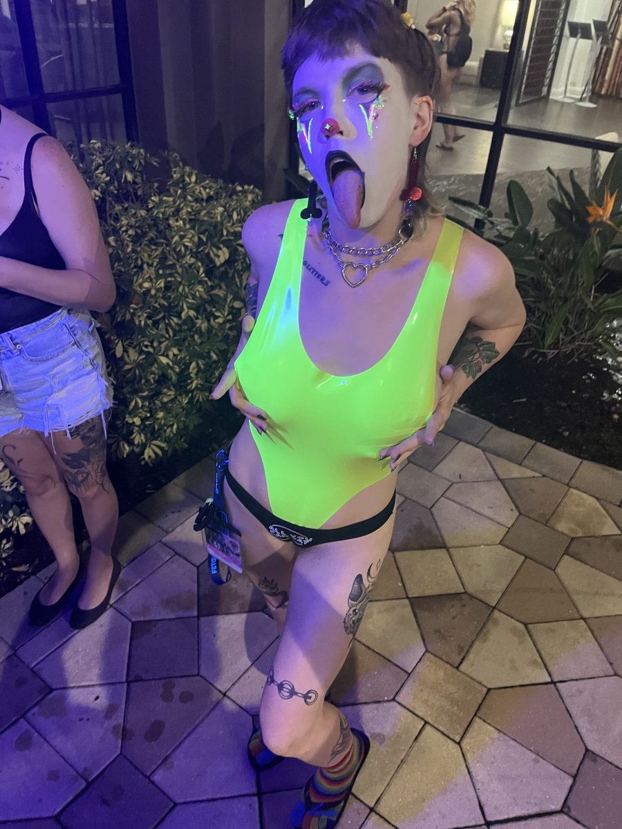 paycrysmarshall's tweet photo. Had an amazing time Sat night @FetishCon
with so many sexy people including
@smokinrose444 & @msirenesilver 🤡 🔥

Latex by @ReneeMasoomian ✨💋

#Ass #Dominantwomen #Bigfeet #Tickle #Foottickle #Fetishcon #Fetcon #FantasyWrestling #MILF #Clowngirl #Sexyclown #Clowndom #Clowncore #clownification #Soles #toes #Wrinklessoles #Bigtits #PoolParty #Swimsuit #Bikinivibes #Latex #latexswimsuit #Blacklight #UVReactive #Thong #Allyoucaneat #Blacklightmakeup #Clownmakeup #Messy #Clowngirls #C4S #Pasties #Hairygirl