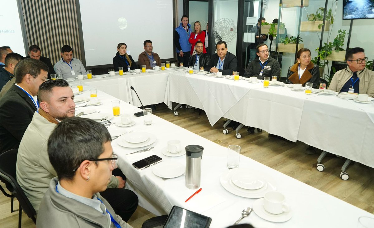 Hoy nos reunimos con <a href="/PnudColombia/">PNUD Colombia</a> y los alcaldes de la jurisdicción para fortalecer alianzas estratégicas que impulsen iniciativas con impacto positivo en el territorio CAR. 🍃

Gracias a <a href="/claudiotomasi_/">Claudio Tomasi</a>, <a href="/JimenaPuyana/">jimena puyana</a> y todo el equipo de <a href="/PnudColombia/">PNUD Colombia</a> por ser unos grandes
