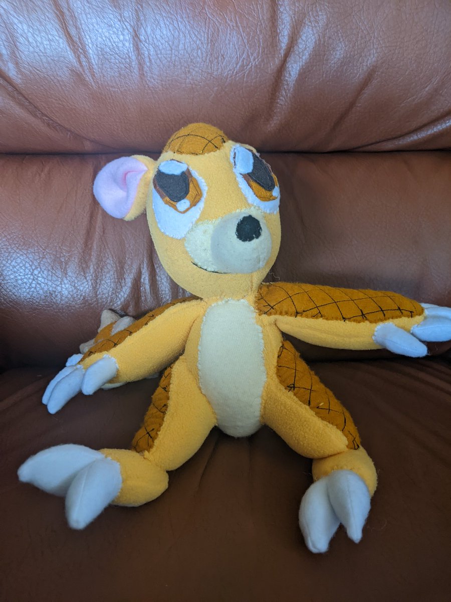 ultramitehero's tweet photo. Kinda random, but it's National Armadillo Day today, so I thought it would be a good time to post pictures of a plush of my personal armadillo character: Aredd! Isn't he cute? I finished him recently and I'm pretty happy with how he turned out, overall! https://t.co/3PM9YB5Ygt