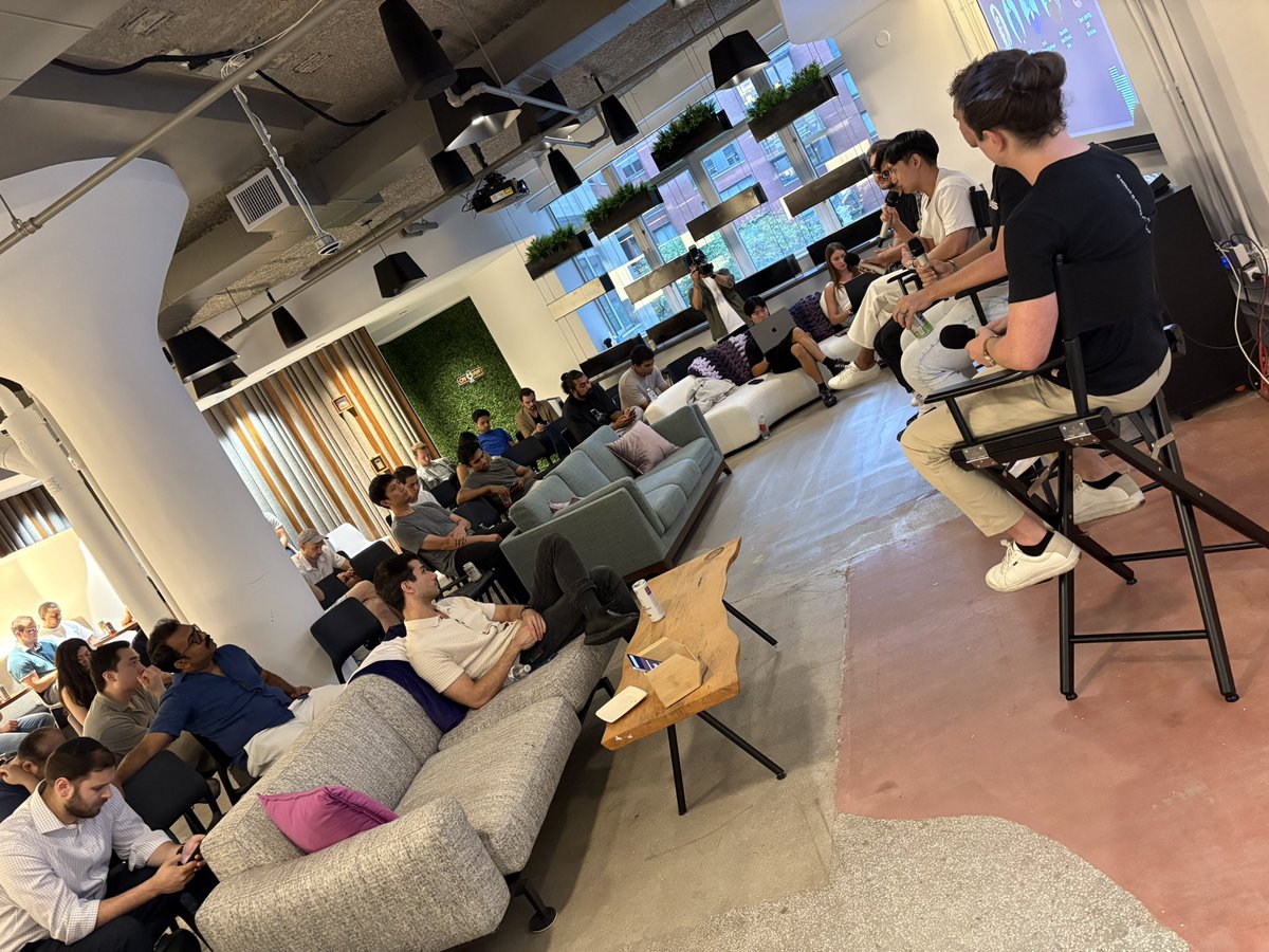 Kate_Inco's tweet image. 🎙️And we’re live! Thank you to our first panel on Compliance and Institutional Privacy featuring: 

@pumpernikhil Co Founder &amp;amp; CEO of @0xPredicate 
@lensofleo Strategic Partnerships Manager of @ZeroHashX
@chasemerlin Head of Product at @brale_xyz 
@KevLeht CEO of @borderlessxyz…
