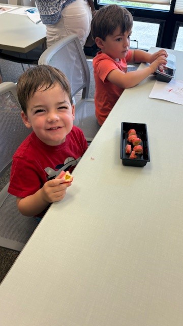 Winnetka-Northfield Public Library District (@winnlib) on Twitter photo A sweet and delicious day using gummy candy and rice crispies to make candy sushi! A sweet and delicious day using gummy candy and rice crispies to make candy sushi!