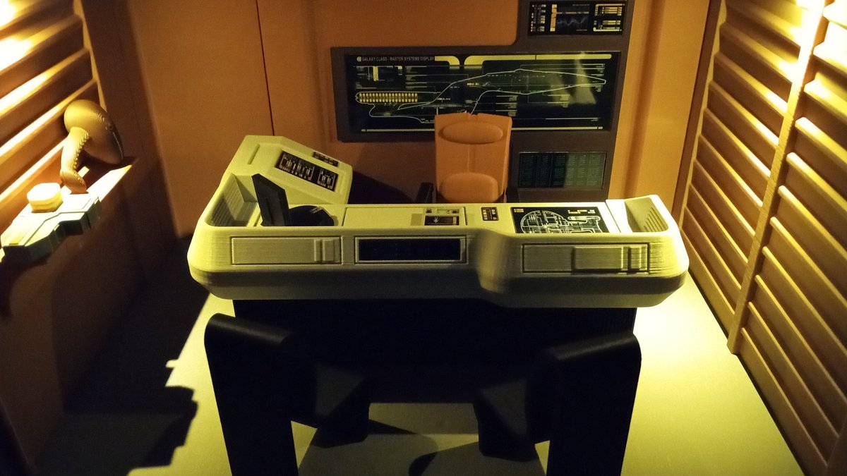 Data's Quarters aboard the Enterprise with lighting reminiscent of Generations.