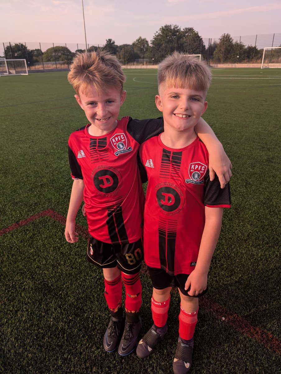 New boots christened 🔥 game with his cousin tonight to help them out