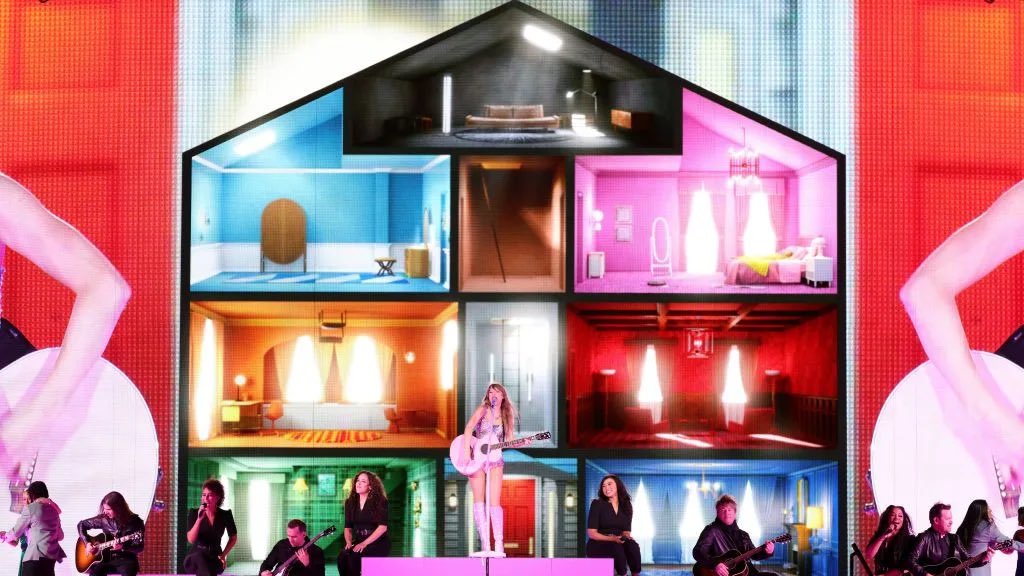 Are we about to get a peak behind the door into the empty Lover house?