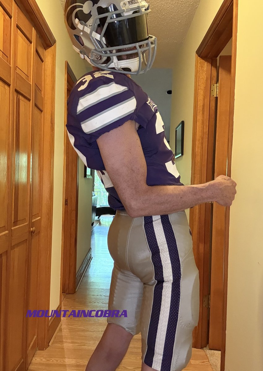 Yes I was laughing. I try not to take myself too seriously.
#footballgear