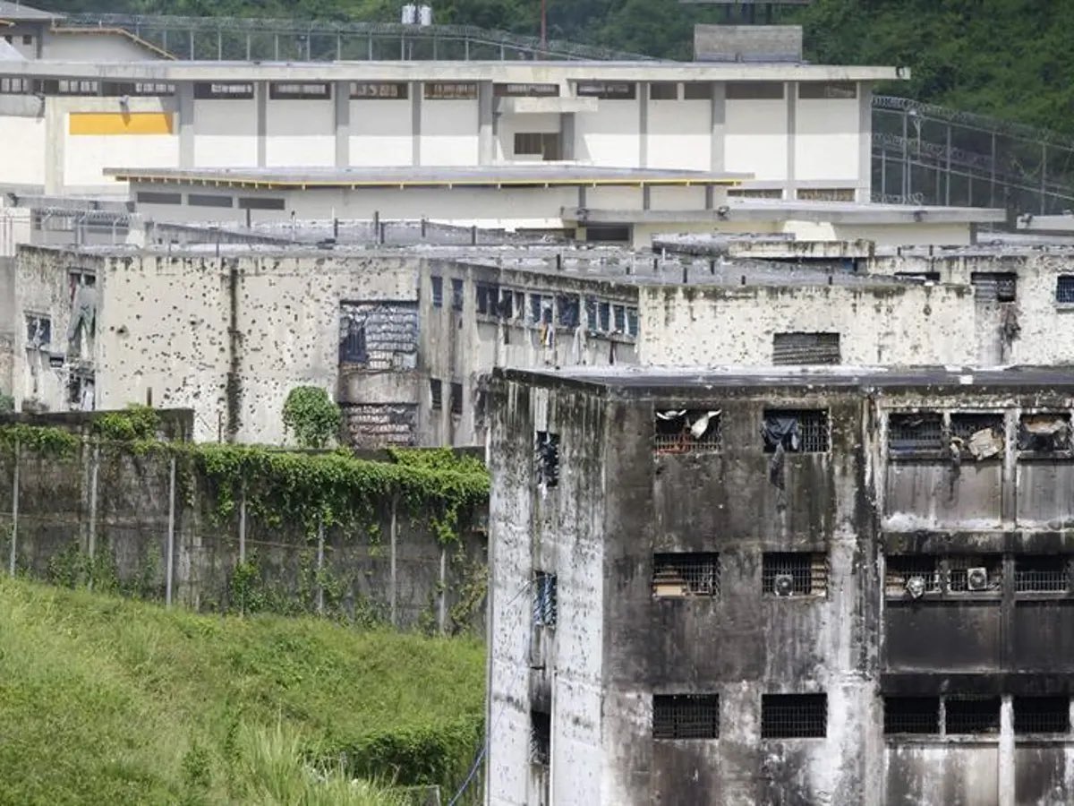 En El Rodeo I, los presos políticos son despojados de toda humanidad. Por exigir respeto, las víctimas son perseguidas. 

#NoLosBorren #ElRodeoIEsTortura #BastaDeRepresión