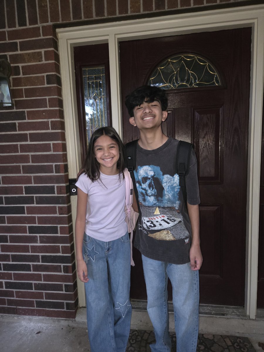 jloz82's tweet photo. The first day of school was a success! 🙏🏼
@HumbleISD_KHS
@HumbleISD_HHE
#5thGrade #10thGrade https://t.co/ds4f6mKgET