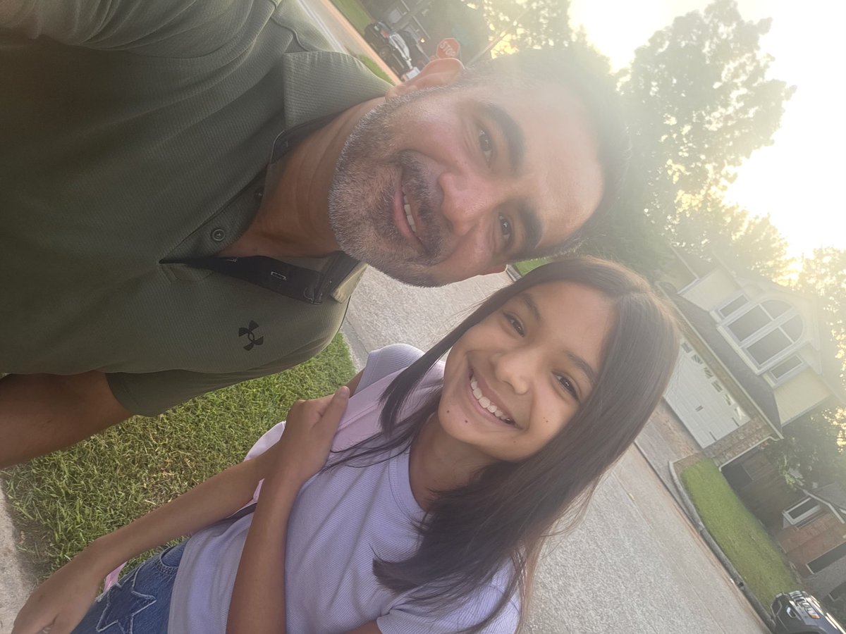The first day of school was a success! 🙏🏼 
<a href="/HumbleISD_KHS/">Kingwood High School</a>
<a href="/HumbleISD_HHE/">Hidden Hollow Elementary</a>
#5thGrade #10thGrade