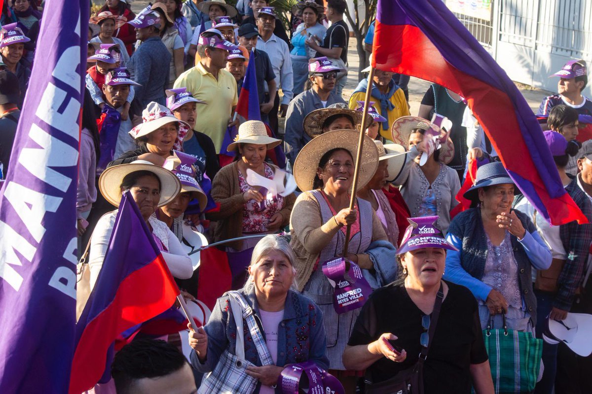 SumateBolivia's tweet photo. 🤩¡Lleno total en nuestro arranque de cierre de campaña en Cochabamba! 💜

#ManfredPresidente #VotaMorado #VotaManfred #Bolivia #Cochabamba #LaFuerzaDelPueblo #HastaLaVictoria https://t.co/cse1XygcJ9