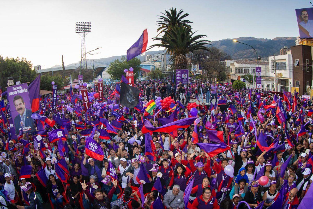 SumateBolivia's tweet photo. 🤩¡Lleno total en nuestro arranque de cierre de campaña en Cochabamba! 💜

#ManfredPresidente #VotaMorado #VotaManfred #Bolivia #Cochabamba #LaFuerzaDelPueblo #HastaLaVictoria https://t.co/cse1XygcJ9