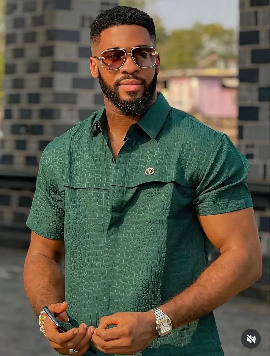 vivian__gunners's tweet photo. Make una help me vote for my brother ooo. #BBNaija #VoteBright. https://t.co/pcX7JV4Gte