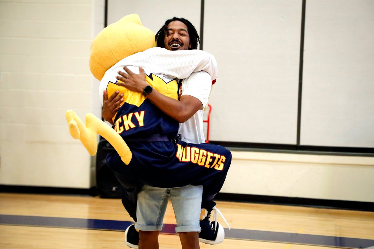 aurorak12's tweet photo. Jalen Snow was named the 𝙉𝘼𝙏𝙄𝙊𝙉𝘼𝙇 𝙒𝙄𝙉𝙉𝙀𝙍 for the Jr. NBA Scholastic Coach of the Year award! 🥳🙌 As Mosley P-8's autism para &amp; APS Unified director/coach, Coach Snow is hailed for empowering students with disabilities to shine in sports, plays, clubs + more. ❤️ https://t.co/EIKLHK5x0U