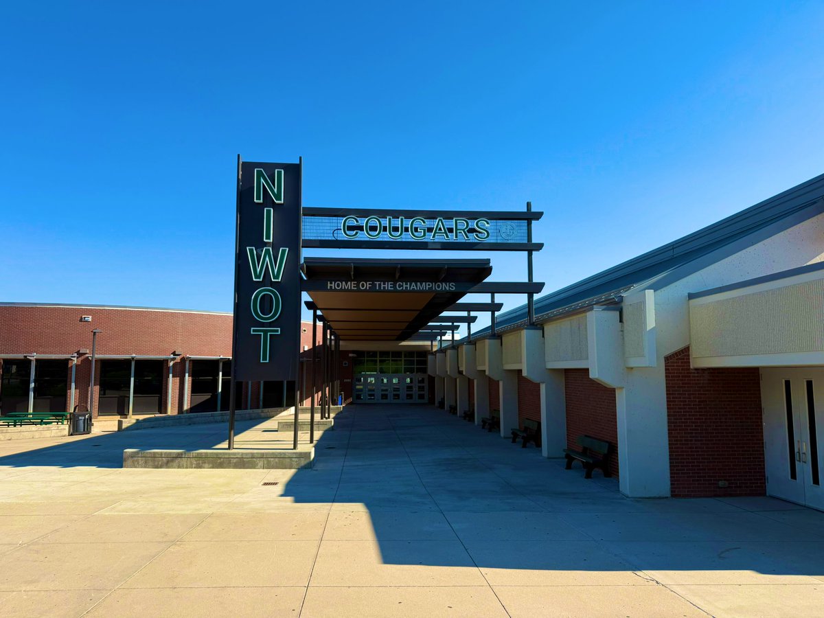 willisowen01's tweet photo. What an outstanding first day back across @SVVSD! Today, I had the opportunity to visit @NiwotHS and @PeaksMoose and the excitement was palpable. It is going to be an incredible week and year of “firsts” for students, families, and staff alike. #StVrainStorm #StVrainAdvantage https://t.co/xCqw3VfjHY