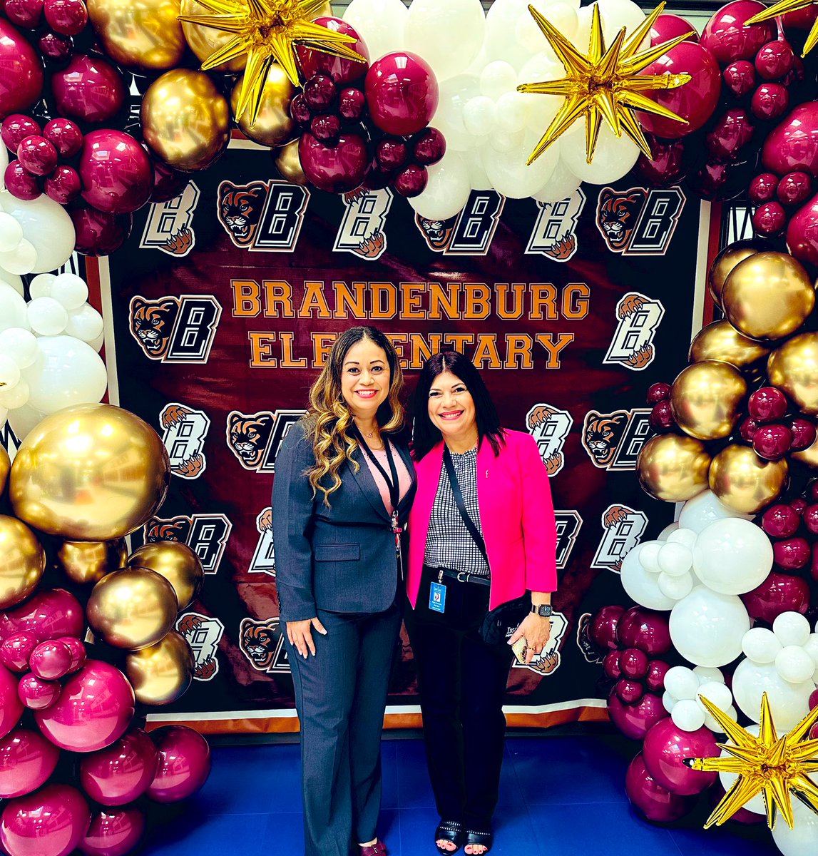 BburgCougars's tweet photo. #IrvingFirstDay 25-26! 
What a great start to the new school year! 🎉🐾❤️👧🏻👦 #ExcellenceInAction https://t.co/2pnvRqS0TL