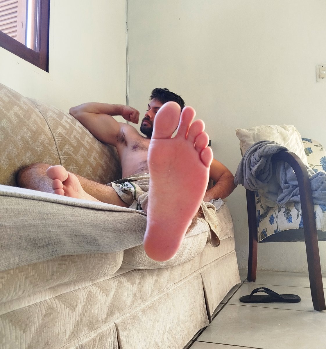fresh out of the shower

more at onlyfans.com/bruno.big.feet