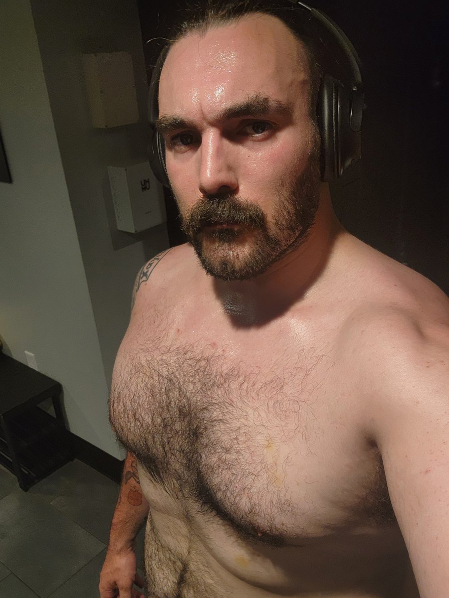 I should probably use social media more...

Still around just in school, here's a picture of me woth my shirt off to make up for it