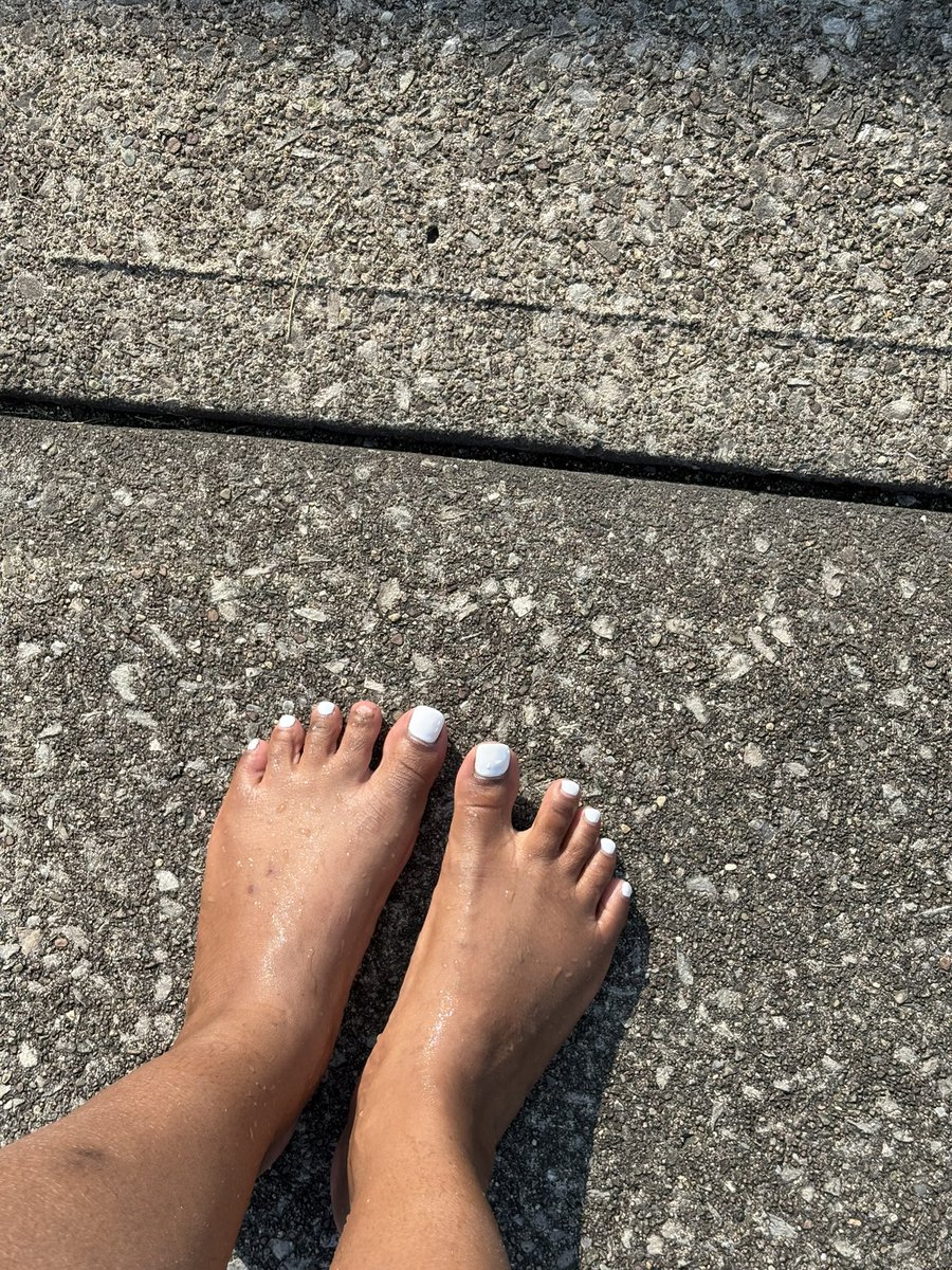 MonaeKashmere's tweet photo. Get over here and rub your Ebony Goddess’s feet 👣✨#PrettyFeet #FootWorship https://t.co/Z1IKUIG1n3