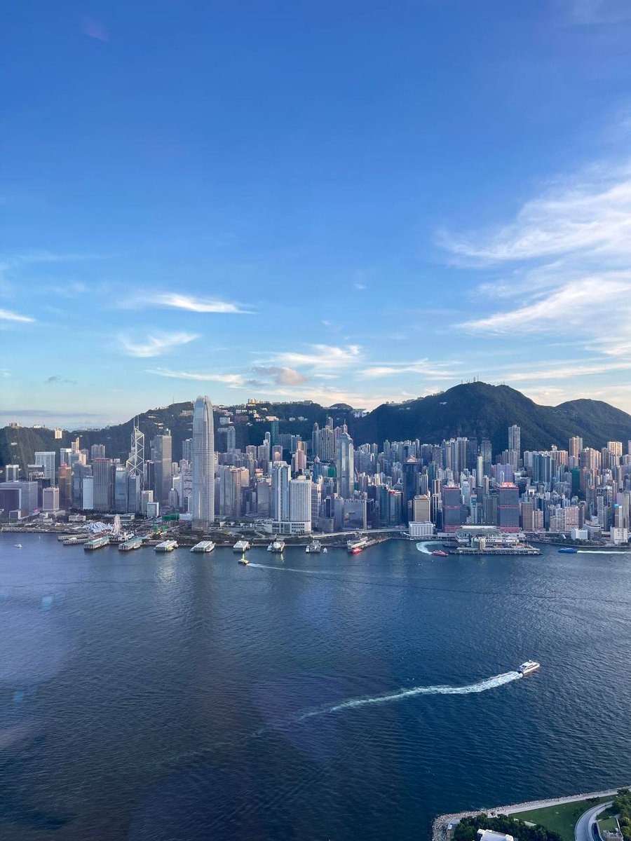 adamrobot89's tweet image. "Missing My Parents Across the Sea: Missing My Parents in Hong Kong"
"Home in Hong Kong, the smell of my parents"
"Thousands of miles apart, my heart is with my parents"
#HongKong#Missing#Family