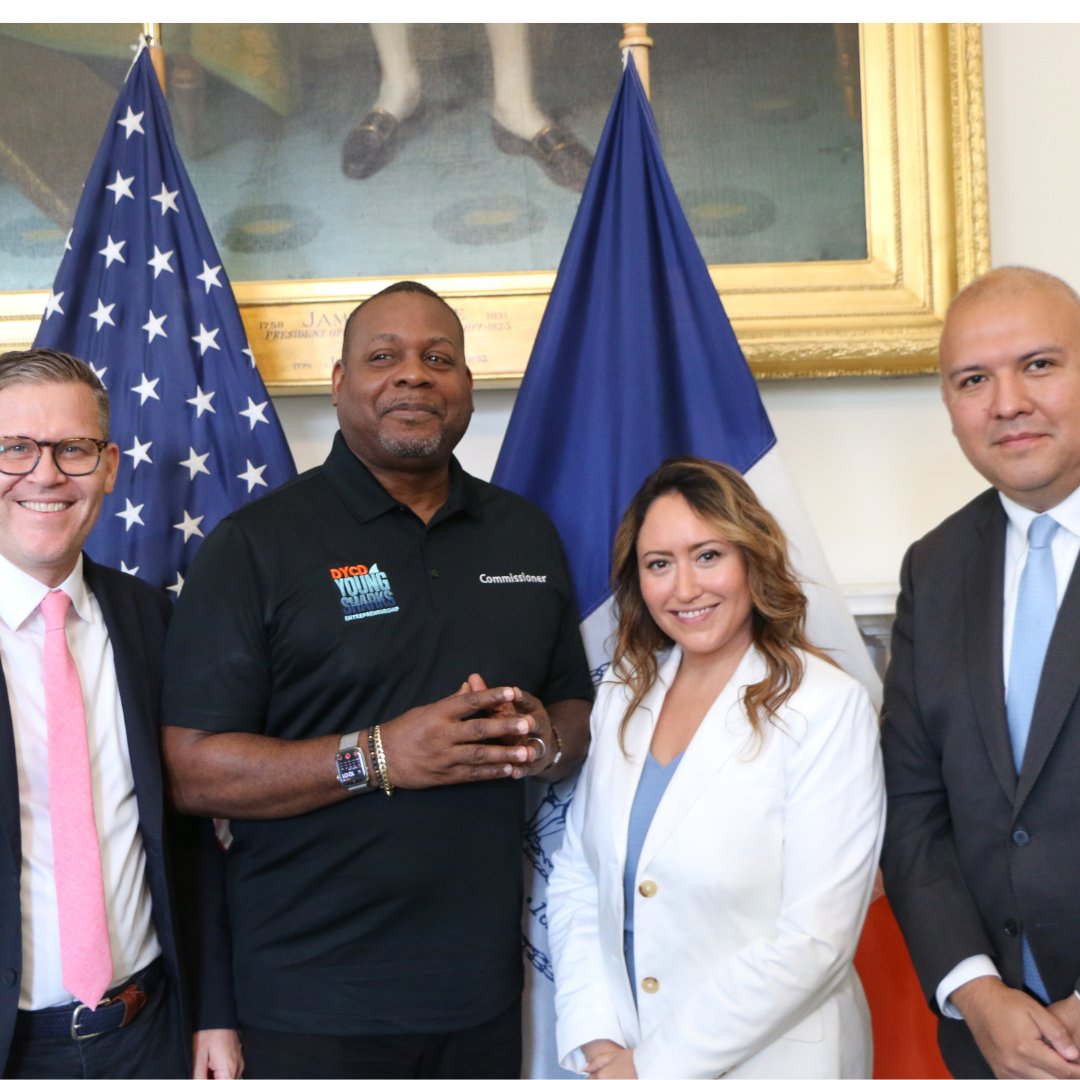 NYCImmigrants's tweet photo. Today, Commissioner @MCastroMOIA, @ACSNYC, @NYCSchools, &amp; @NYCYouth held an #ImmigrantMediaRoundtable to share info on how NYC agencies support diverse &amp; multilingual families, keep children safe at school, &amp; keep parents engaged in their child’s academic &amp; personal enrichment🎓 https://t.co/djtwEMihcQ