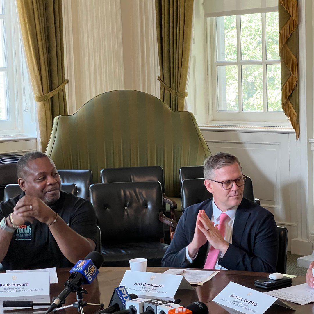 NYCImmigrants's tweet photo. Today, Commissioner @MCastroMOIA, @ACSNYC, @NYCSchools, &amp; @NYCYouth held an #ImmigrantMediaRoundtable to share info on how NYC agencies support diverse &amp; multilingual families, keep children safe at school, &amp; keep parents engaged in their child’s academic &amp; personal enrichment🎓 https://t.co/djtwEMihcQ