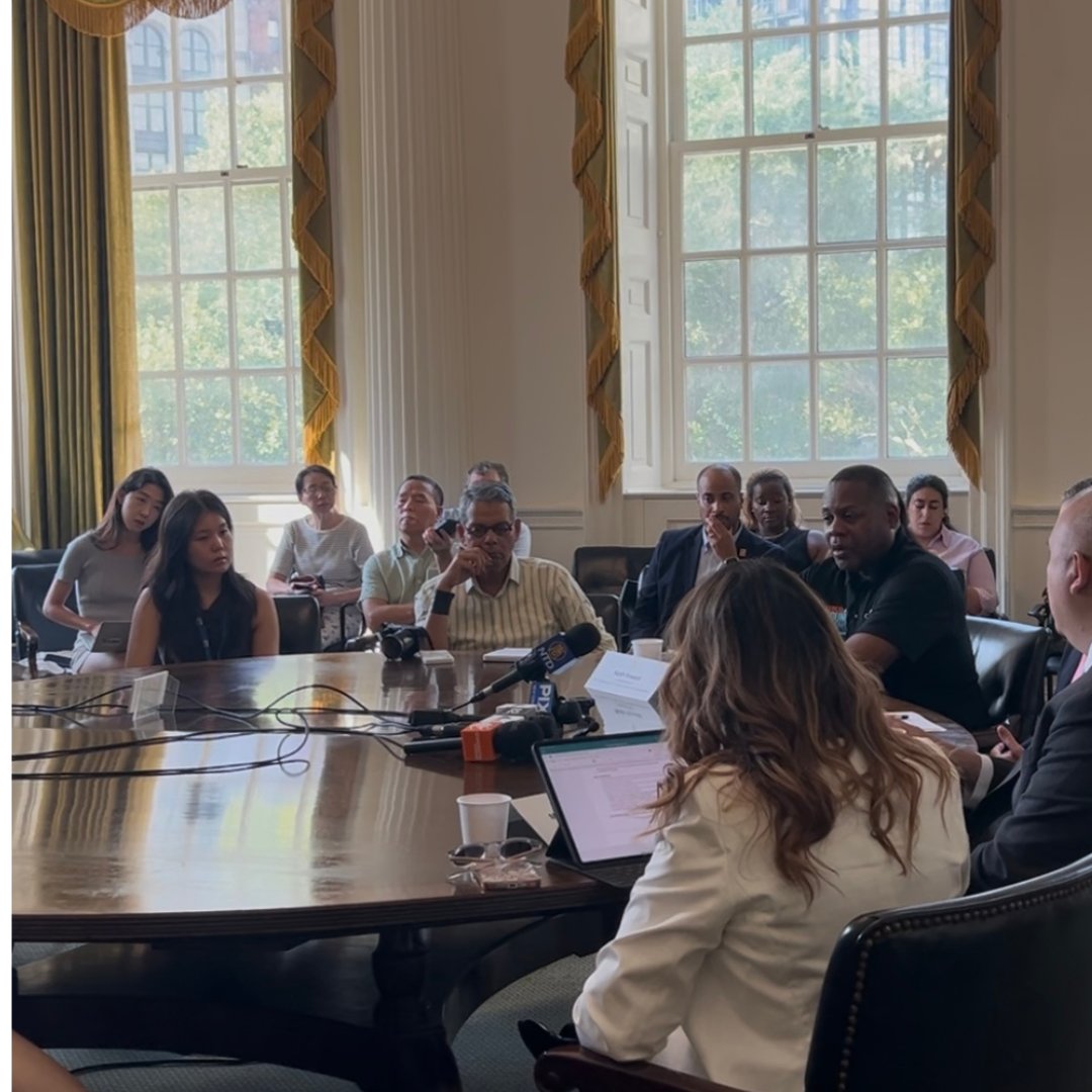 NYCImmigrants's tweet photo. Today, Commissioner @MCastroMOIA, @ACSNYC, @NYCSchools, &amp; @NYCYouth held an #ImmigrantMediaRoundtable to share info on how NYC agencies support diverse &amp; multilingual families, keep children safe at school, &amp; keep parents engaged in their child’s academic &amp; personal enrichment🎓 https://t.co/djtwEMihcQ