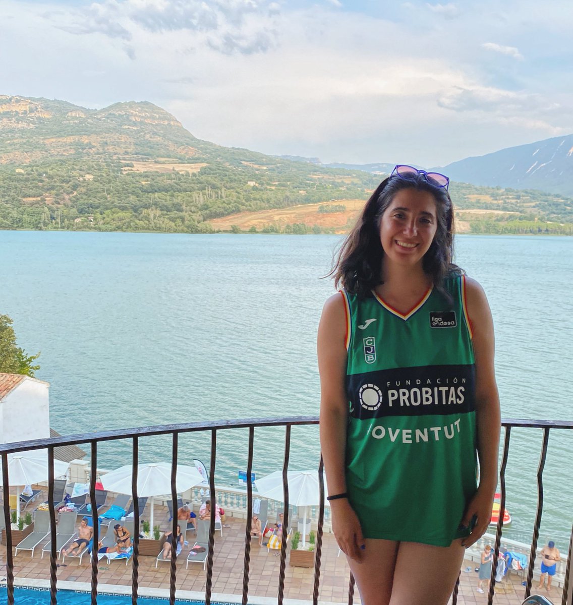AlbenizAnna's tweet photo. De (mini) vacances, però amb la @Penya1930 sempre present ☺️ #Relax #penya https://t.co/8RLfrfT0jB