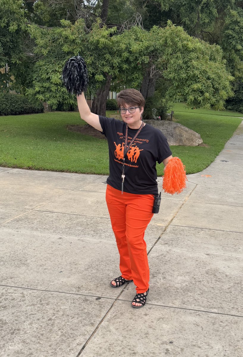 DLESMagnetCoord's tweet photo. It’s the 1st Day of School of my 22nd year in education! #WSFCSDLES #WSFCSBacktoSchool #WSFCSFirstDayPhotos https://t.co/zfayIGeHbZ