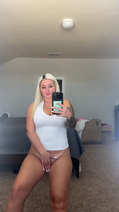 Watch liisabbyy's leaked NSFW photo on TwXstars