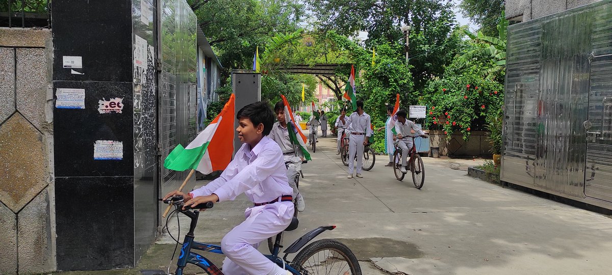 coed_3's tweet photo. हर घर तिरंगा 🚴🇮🇳 Cycle Rally 
#HarGharTiranga2025 
#rekhagupta 
#TirangaRally 
#Indipendenceday https://t.co/egVZOo8G77