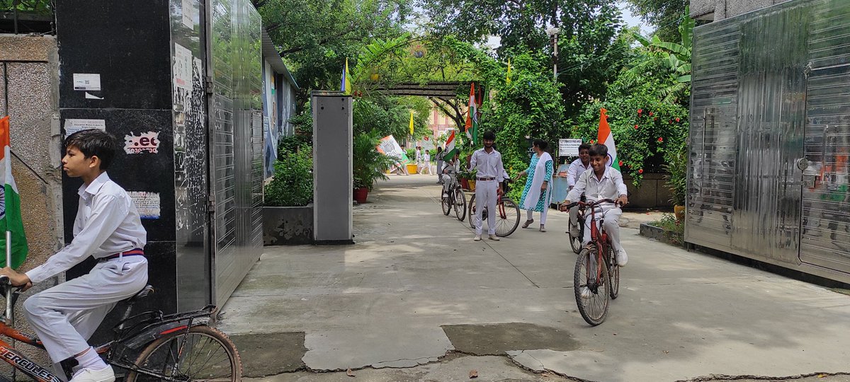 coed_3's tweet photo. हर घर तिरंगा 🚴🇮🇳 Cycle Rally 
#HarGharTiranga2025 
#rekhagupta 
#TirangaRally 
#Indipendenceday https://t.co/egVZOo8G77