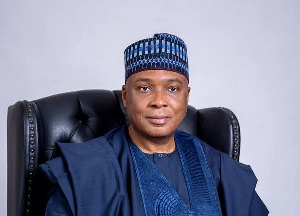 TrendingEx's tweet photo. Bukola Saraki is trending because of this post asking: Who’s the best Nigerian Senate President since 2007 among; Bukola Saraki, Ahmed Lawan, Godswill Akpabio and David Mark.
This time, Saraki ranks number 1, followed closely by David Mark with Akpabio coming last. The last time this question was asked on twitter in 2024, David Mark was the unanimous favorite.
This time, twitter believes Saraki is the best Nigerian Senate President since 1999.
David Mark (2007 - 2015), Ahmed Lawan (2019-2023), Godswill Akpabio (2023) and Bukola Saraki (2015 - 2019).
In 2023, Bukola Saraki cleared all of late Mr. Ibu John Okafor’s hospital bills, before his unfortunate demise in March 2024.
Follow @TrendingEx for daily explanations!