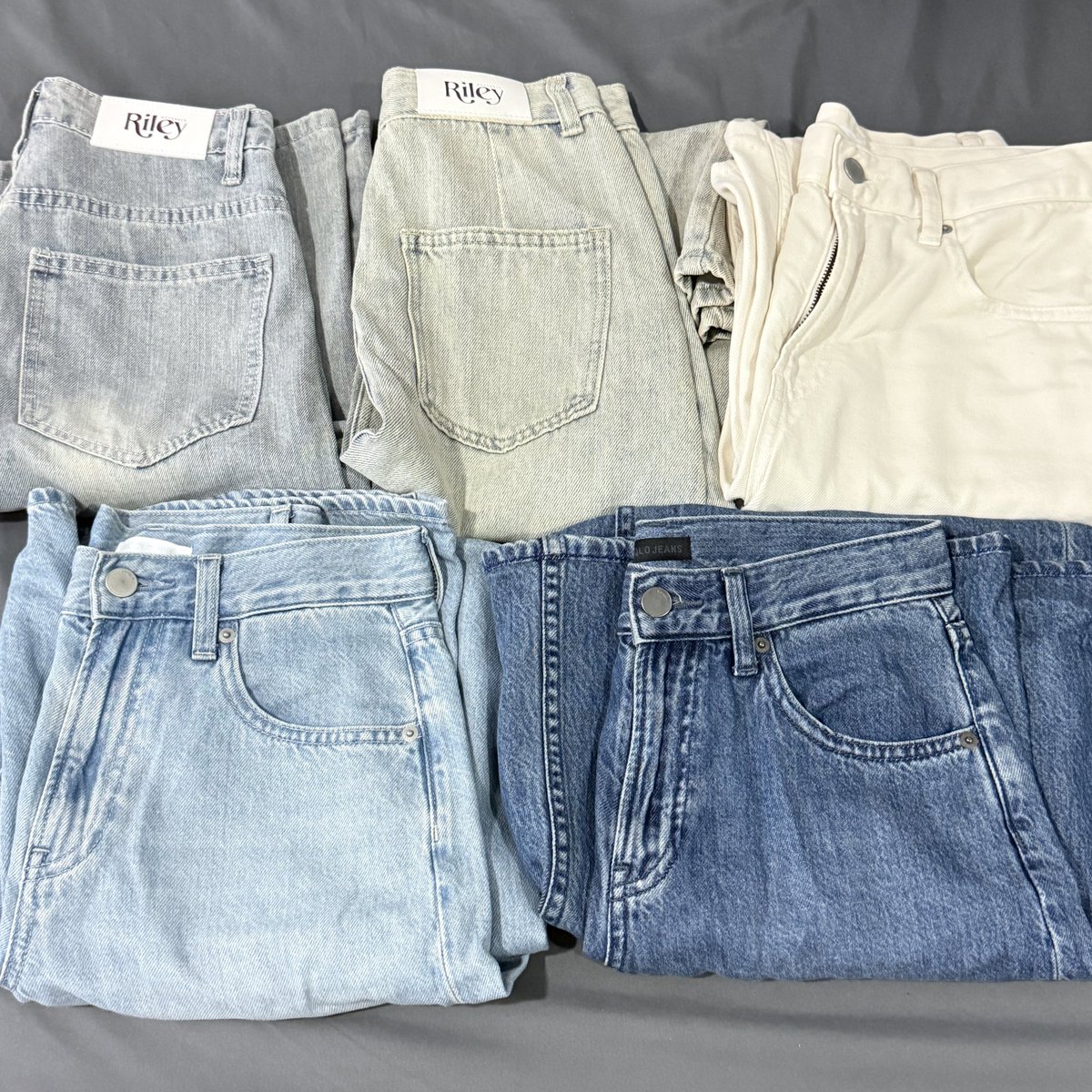 📢 ส่งต่อเสื้อผ้า กระเป๋า stand oil samo ondoh uniqlo cintage riley xyxx ig

☆ ลงวันนี้ 19.00
♡ ปัก+รี ลด 5฿
♡ ค่าส่ง 40฿

#ส่งต่อเสื้อผ้ามือสอง #ส่งต่อเสื้อผ้า #เสื้อผ้ามือสอง #โล๊ะตู้ #ส่งต่อcintage #stylistshop #cintageshop #ส่งต่อคสอ #standoil #rileyapparels #เสื้อผ้ามือ2