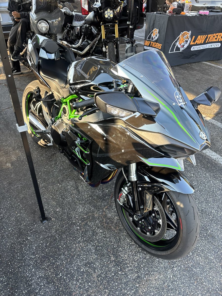 Seen this beautiful H2 yesterday 🔥 

#kawasakih2 #cyclegear #bikenight