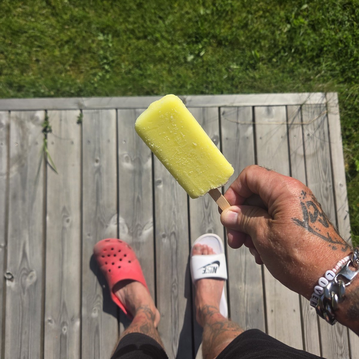 zteine's tweet photo. Piuhhh...
Jag hann ifatt glassbilen!! 
✌️🤪🍦 https://t.co/QhIroKbxXD