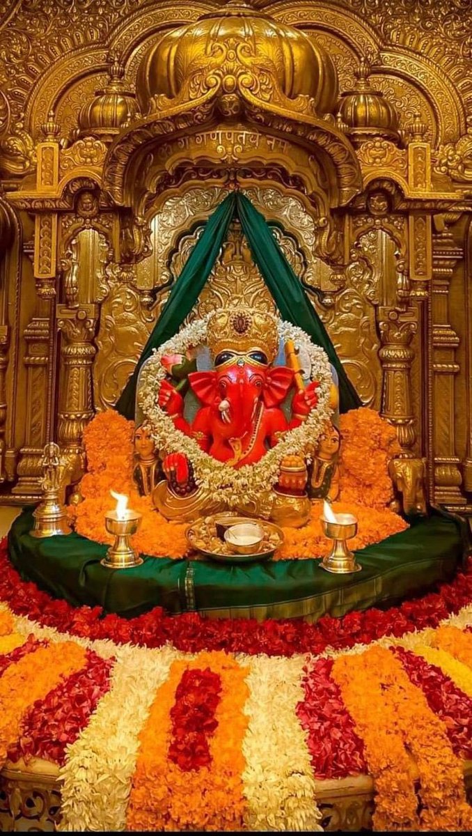 NHRF_President's tweet photo. दिव्य दर्शन, सिद्धिविनायक 🙏🚩

#हर_घर_तिरंगा #HarG https://t.co/MrPa3k1KQ2